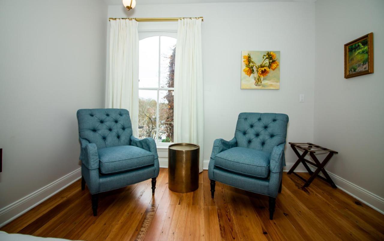 The Colonial Inn Hillsborough Bagian luar foto